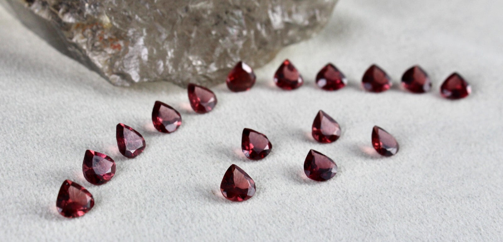 Natural Garnet Heart Cut 16 Pc 19.32 Ct Gemstone Set Design For Earrings Rings