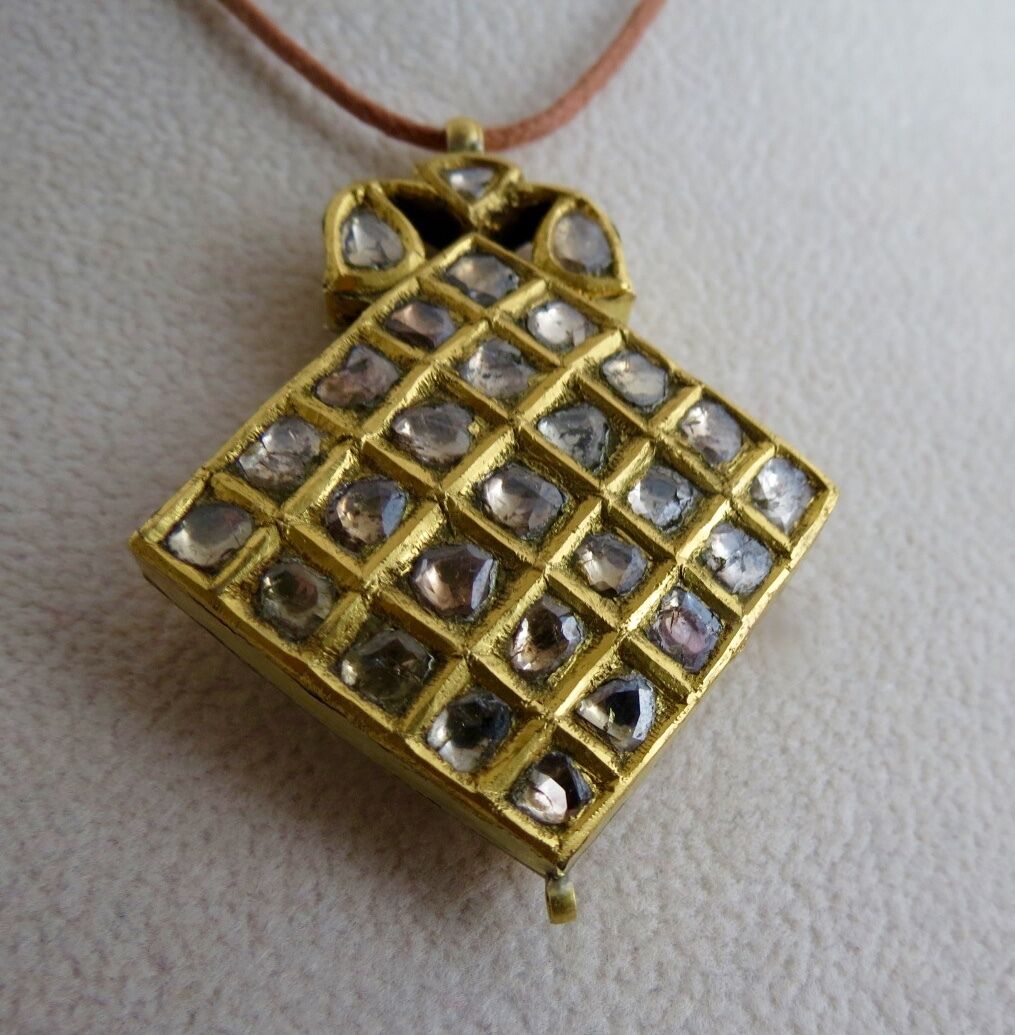 OLD MUESEM FINE JADAU NATURAL FLAT DIAMOND STUDDED 22K GOLD CARVED PENDANT