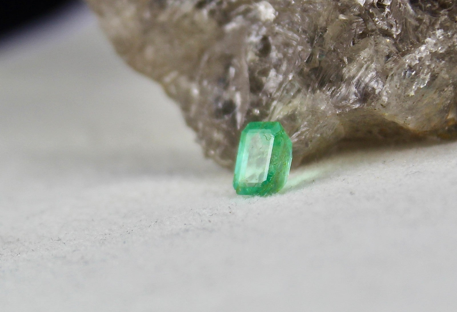 Certified Natural Old Mines Spinel Emerald Octagon Cut 5.04 Ct Gemstone Set