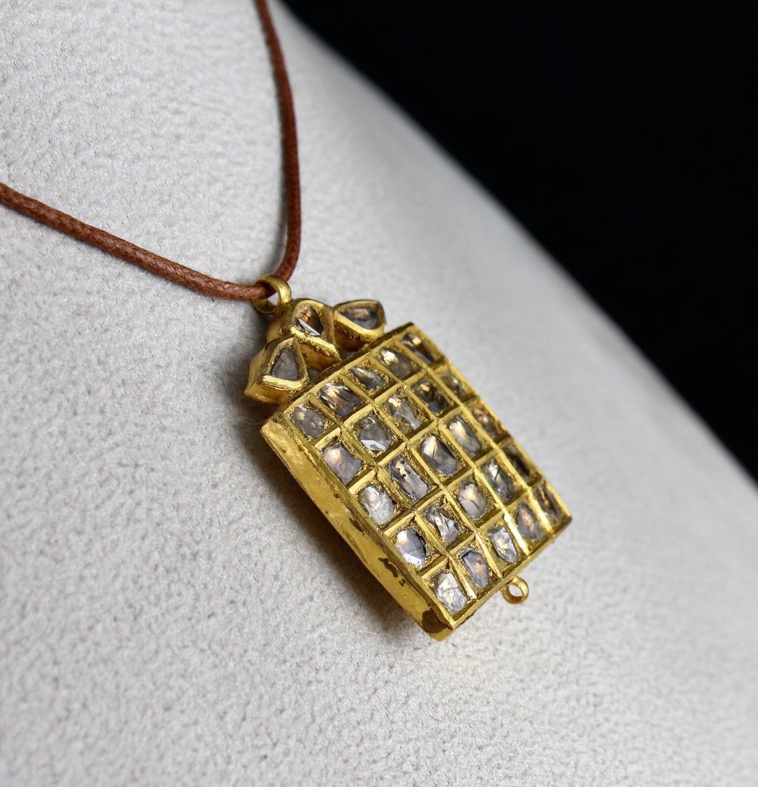 Certified Old Museum Jadau Natural Flat Diamond 10ct 22k Gold Carved Pendant