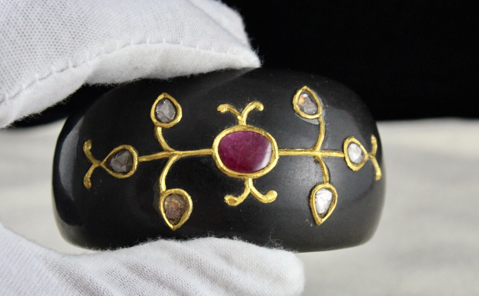 NATURAL BLACK JADE MUGHAL JADAU BRACELET BANGLE STUDDED IN RUBY DIAMOND 22K GOLD