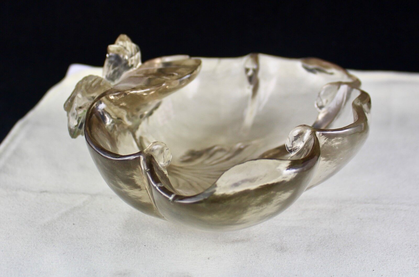 ANTIQUE NATURAL ROCK CRYSTAL QUARTZ LOTUS CARVED 4250CT GEMSTONE BOWL HOME DECOR