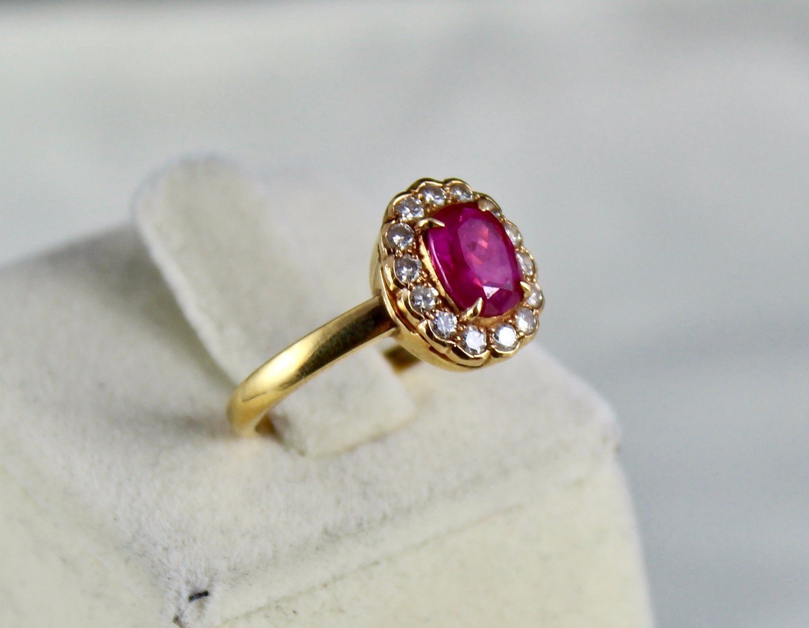 Certified Natural Heated Ruby 1.55 Ct Oval Diamond Cut Ladies Ring 18k Gold