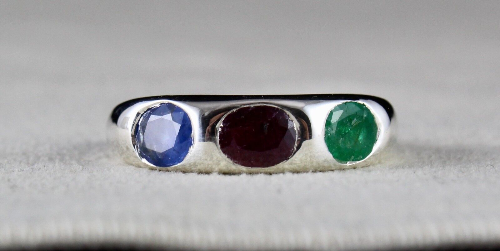 ELEGANT NATURAL RUBY EMERALD SAPPHIRE OVAL CUT GEMSTONE FINEST SILVER RING