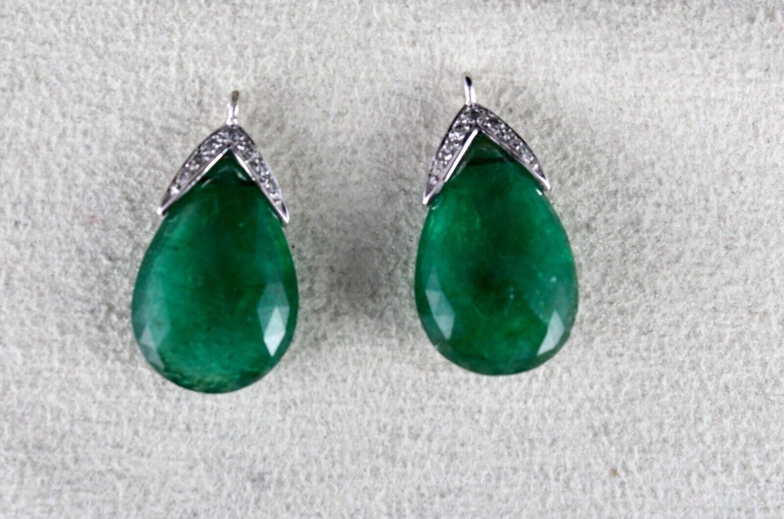 NATURAL EMERALD PAIR TEAR DROP 18.30 CTS HANGING STONE DIAMOND 18K GOLD EARRING