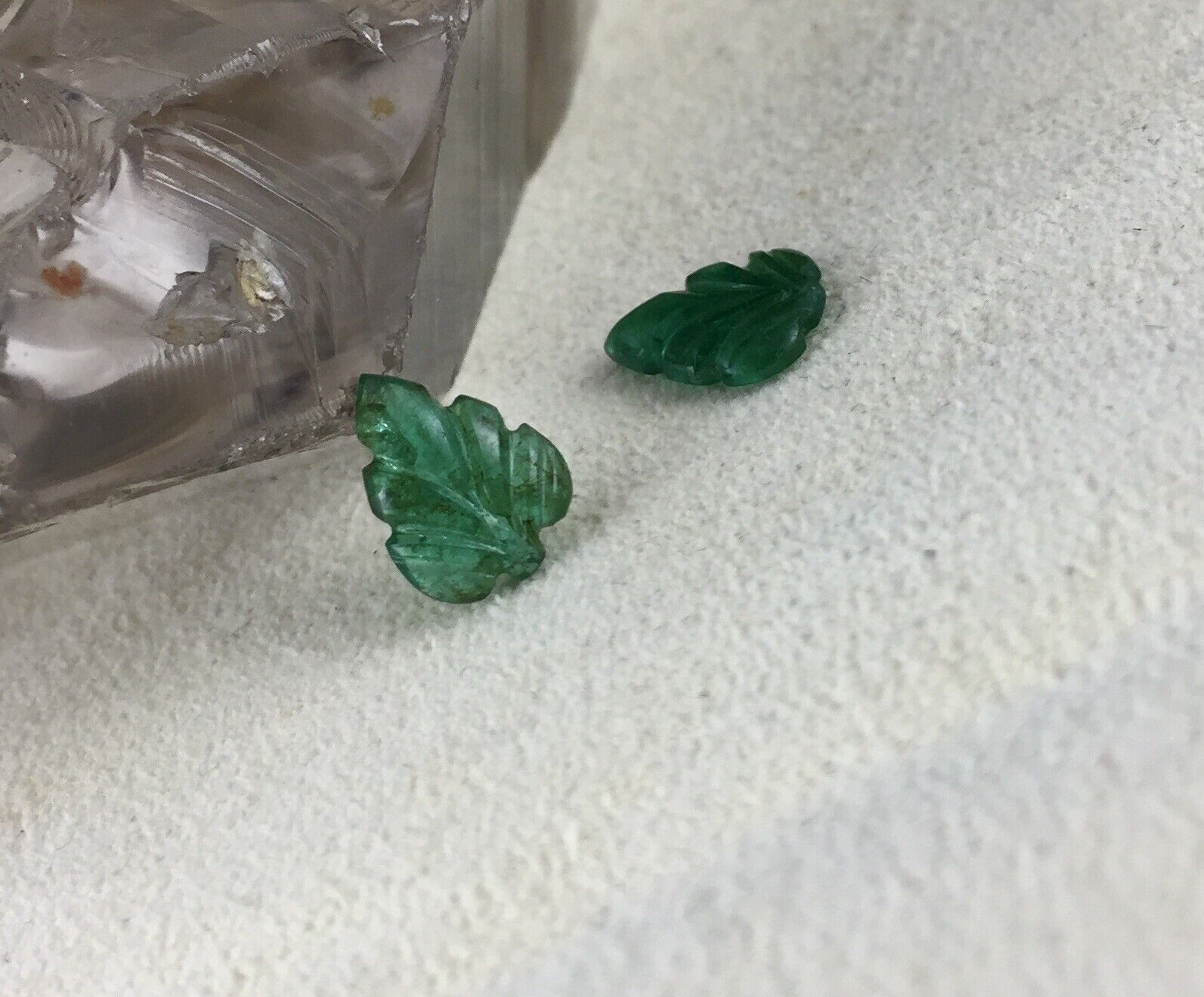 NATURAL EMERALD CARVED LEAF 3 PCS  4 CTS GEMSTONE PENDANT EARRING DESIGNING