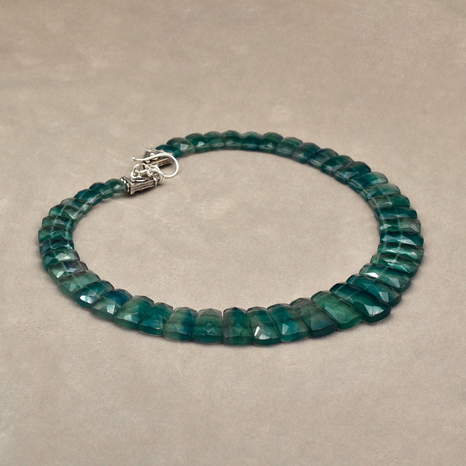 Certified Natural Fluorite 565 Ct Flat Cut Gemstone Necklace For Women