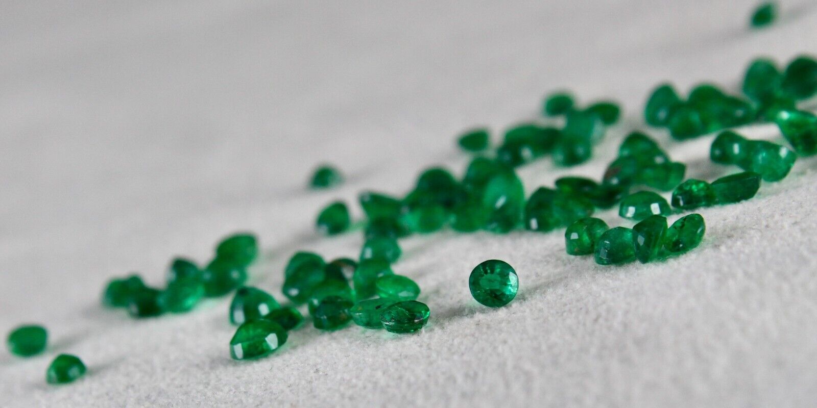 Natural Zambian EMERALD Round Cut 90 pc 12.75 Carats 3.80-2.90 mm Loose Gemstone