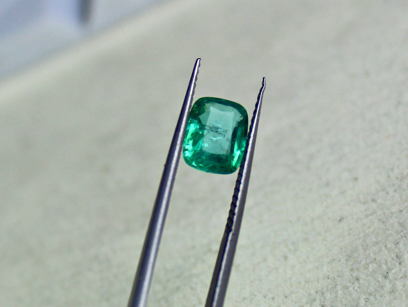 Certified 8pc Natural Emerald Cushion Cut Set 8.70 Ct Gemstone For Designing