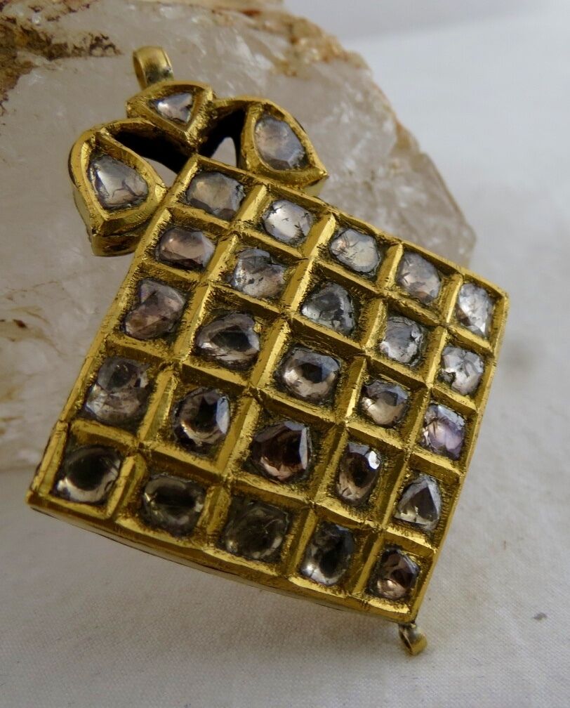 OLD MUESEM FINE JADAU NATURAL FLAT DIAMOND STUDDED 22K GOLD CARVED PENDANT