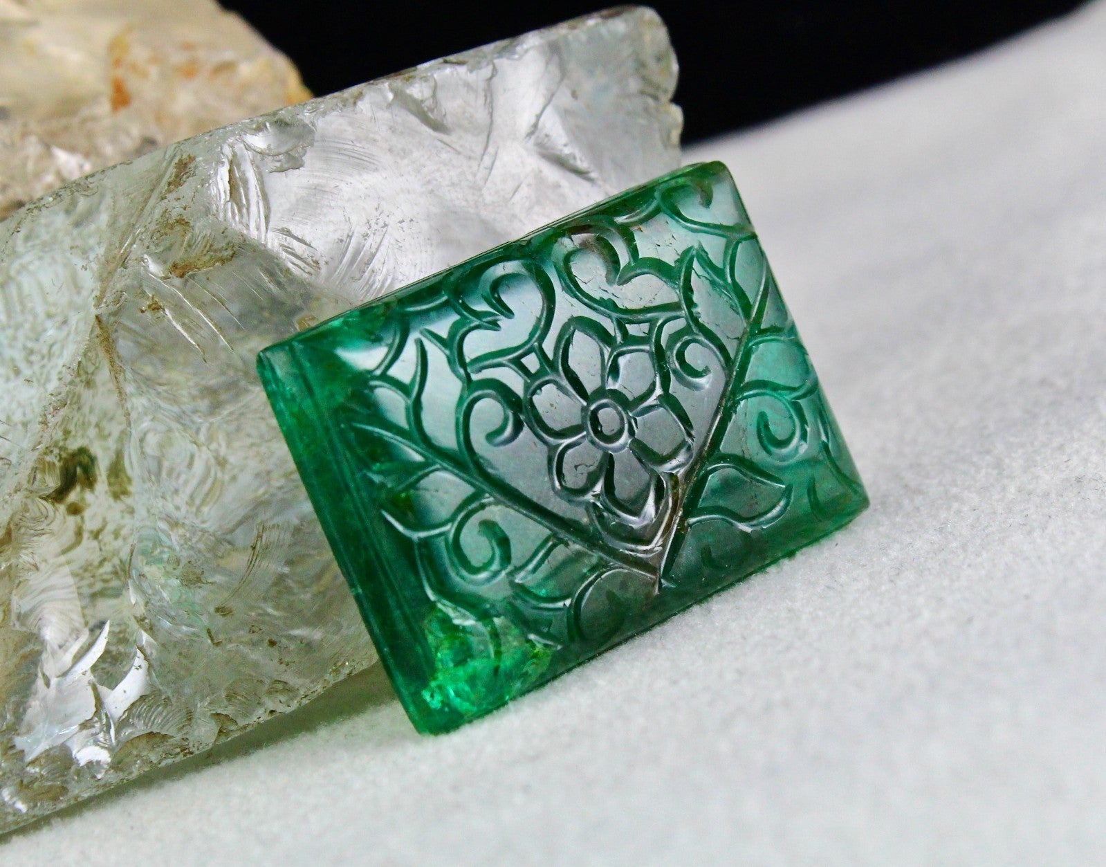 Natural Zambia Emerald Cabochon 22k Gold Natural Diamond Antique Pendant