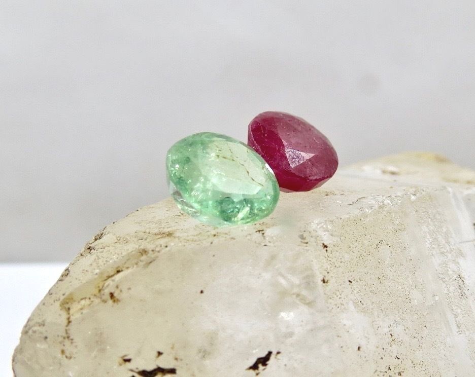 OLD COLOMBIAN EMERALD & NATURAL RUBY ROUND 2 PCS 9.76 CTS GEMSTONE FOR DESIGNING