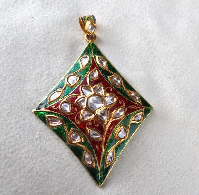 FINEST ETHNIC JADAU FLAT DIAMOND STUDDED KUNDAN MEENA PENDANT IN 22K GOLD