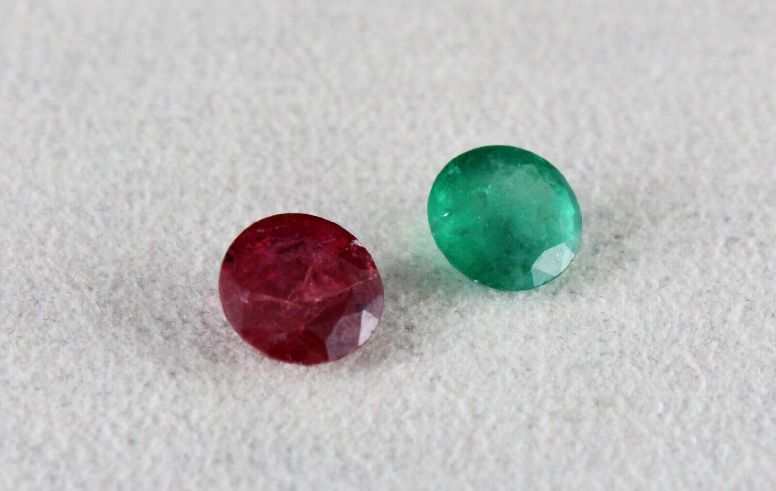 Natural Emerald Ruby Round Cut 2 Pcs 4.88 Ct Gemstone Designing Ring Pendant