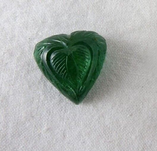 Natural Zambia Emerald Heart Carved 4.99 Ct Cabochon Gemstone For Ring Pendant