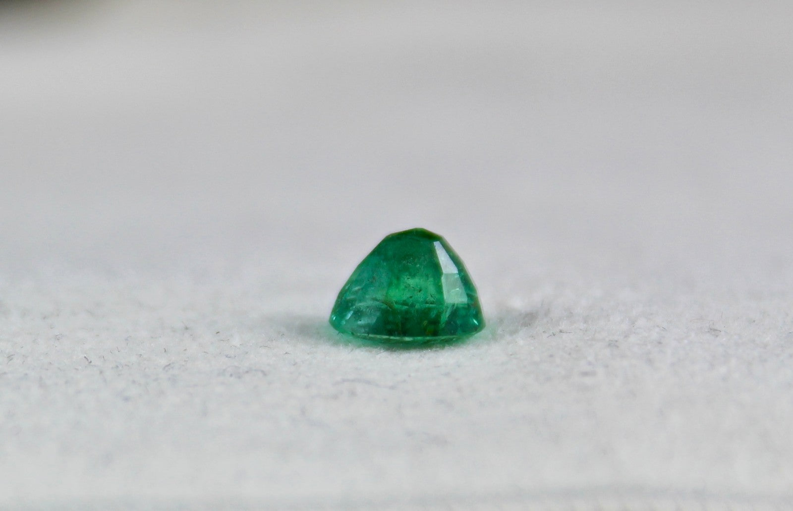 Certified Natural Emerald Oval 1.37 Ct Green Loose Gemstone For Ring Pendant