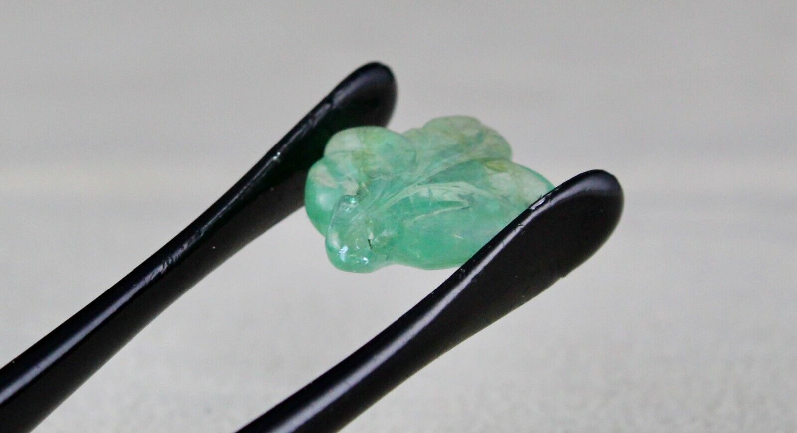 NATURAL COLOMBIAN EMERALD CARVED LEAF 5.57 CARATS GEMSTONE FOR PENDANT RING