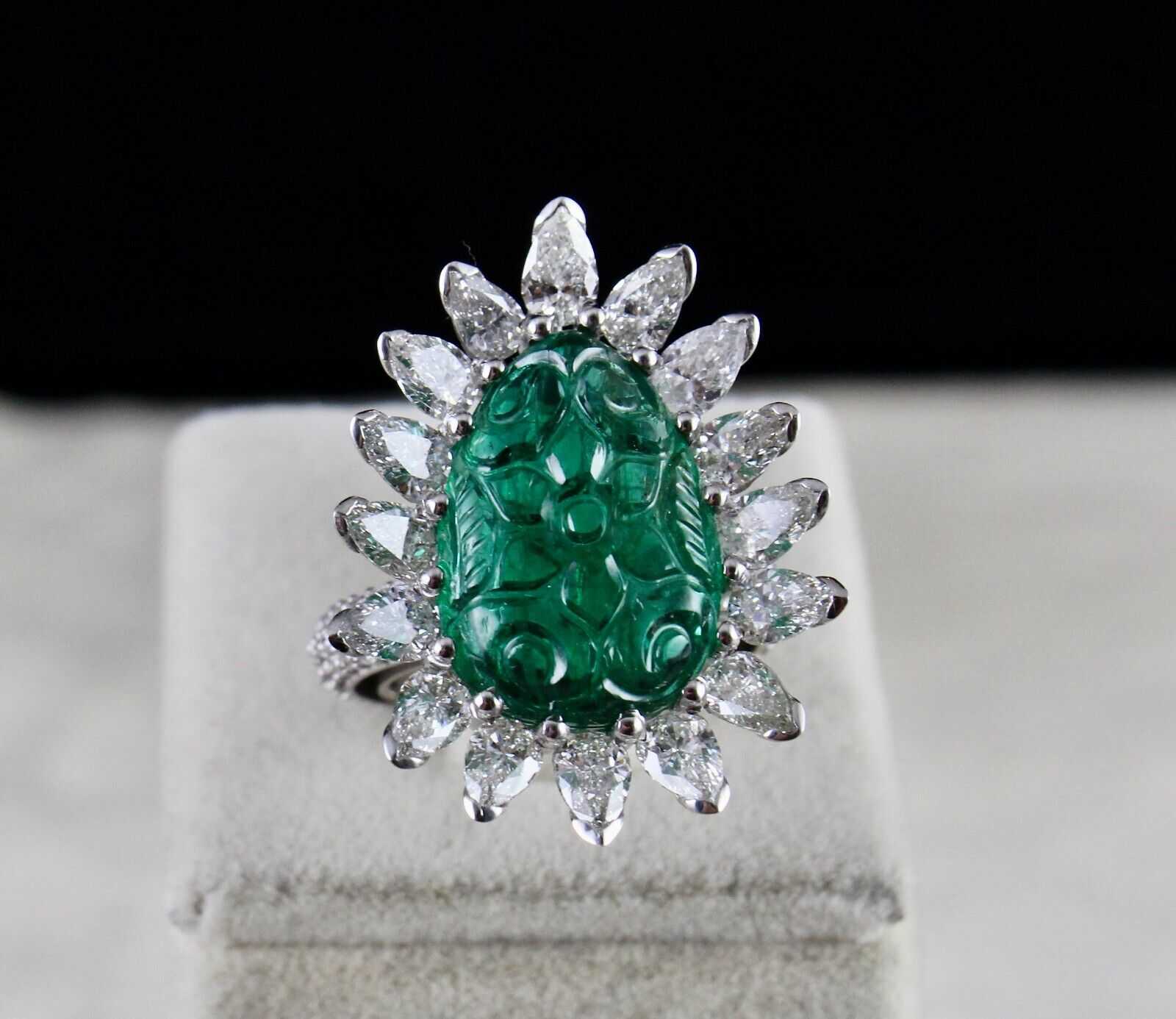 AA+ NATURAL ZAMBIAN EMERALD CARVED PEAR CUT WHITE DIAMOND 18K GOLD COCKTAIL RING