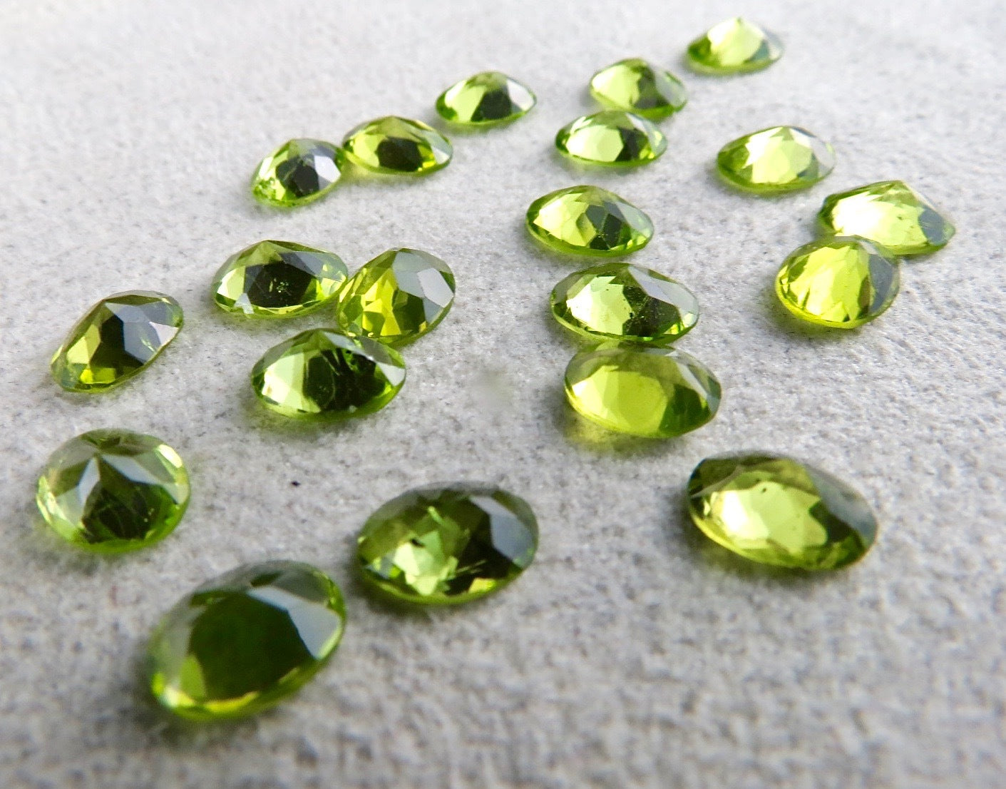 Natural Peridot Oval Cut 9x7 Mm 20 Pcs 31 Cts Gemstones For Ring Earring Pendant