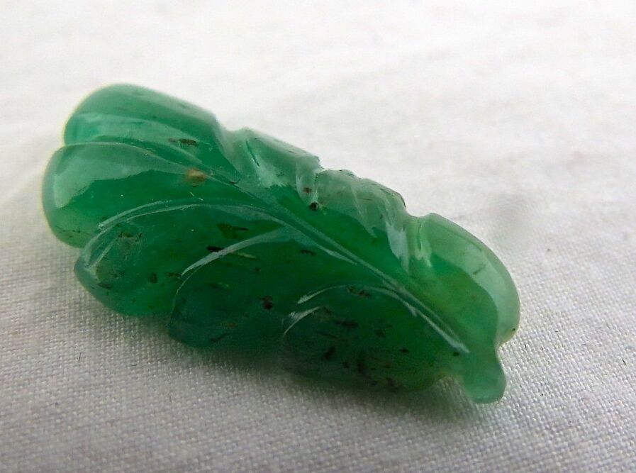 BIG NATURAL EMERALD CARVED LEAF 30MM 17 CARATS GEMSTONE FOR PENDANT