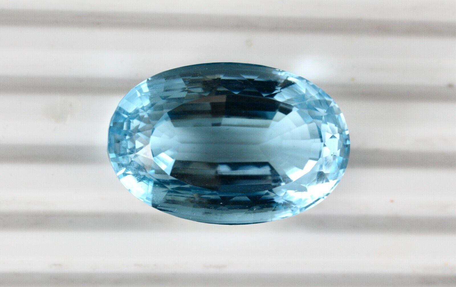 FLAWLESS 39x26 MM BLUE TOPAZ OVAL CUT 225 CARATS SEMI PRECIOUS GEMSTONE PENDANT