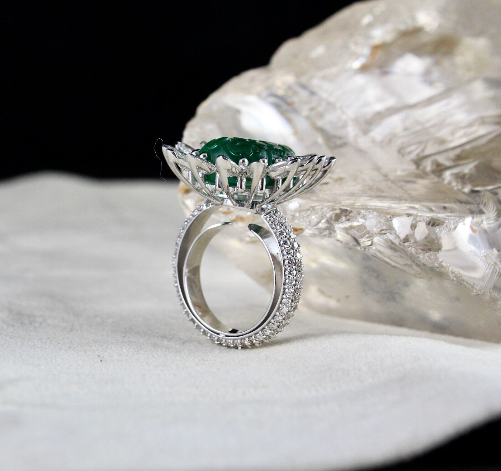 AA+ NATURAL ZAMBIAN EMERALD CARVED PEAR CUT WHITE DIAMOND 18K GOLD COCKTAIL RING