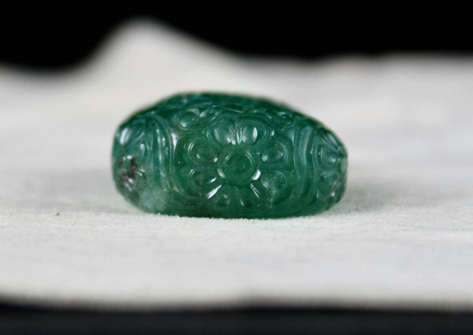 NATURAL ZAMBIAN EMERALD CARVED FANCY 196 CARATS 51x31 MM GEMSTONE PENDANT