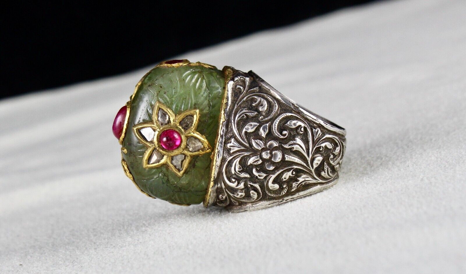 ANTIQUE COLOMBIAN EMERALD CARVED RUBY DIAMOND GOLD JADAU LADIES 925 SILVER RING