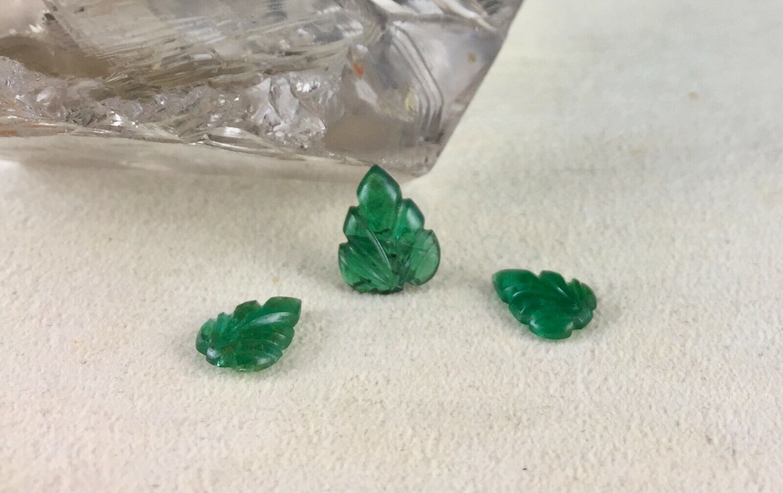 NATURAL EMERALD CARVED LEAF 3 PCS  4 CTS GEMSTONE PENDANT EARRING DESIGNING