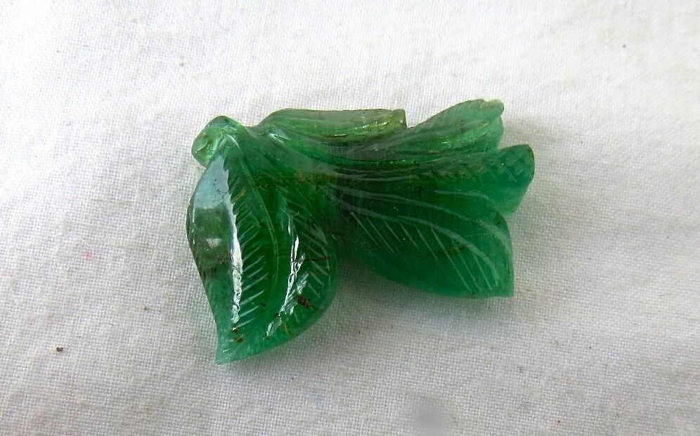 25X20 MM NATURAL ZAMBIAN EMERALD CARVED LEAF 20.94 CARATS GEMSTONE FOR PENDANT