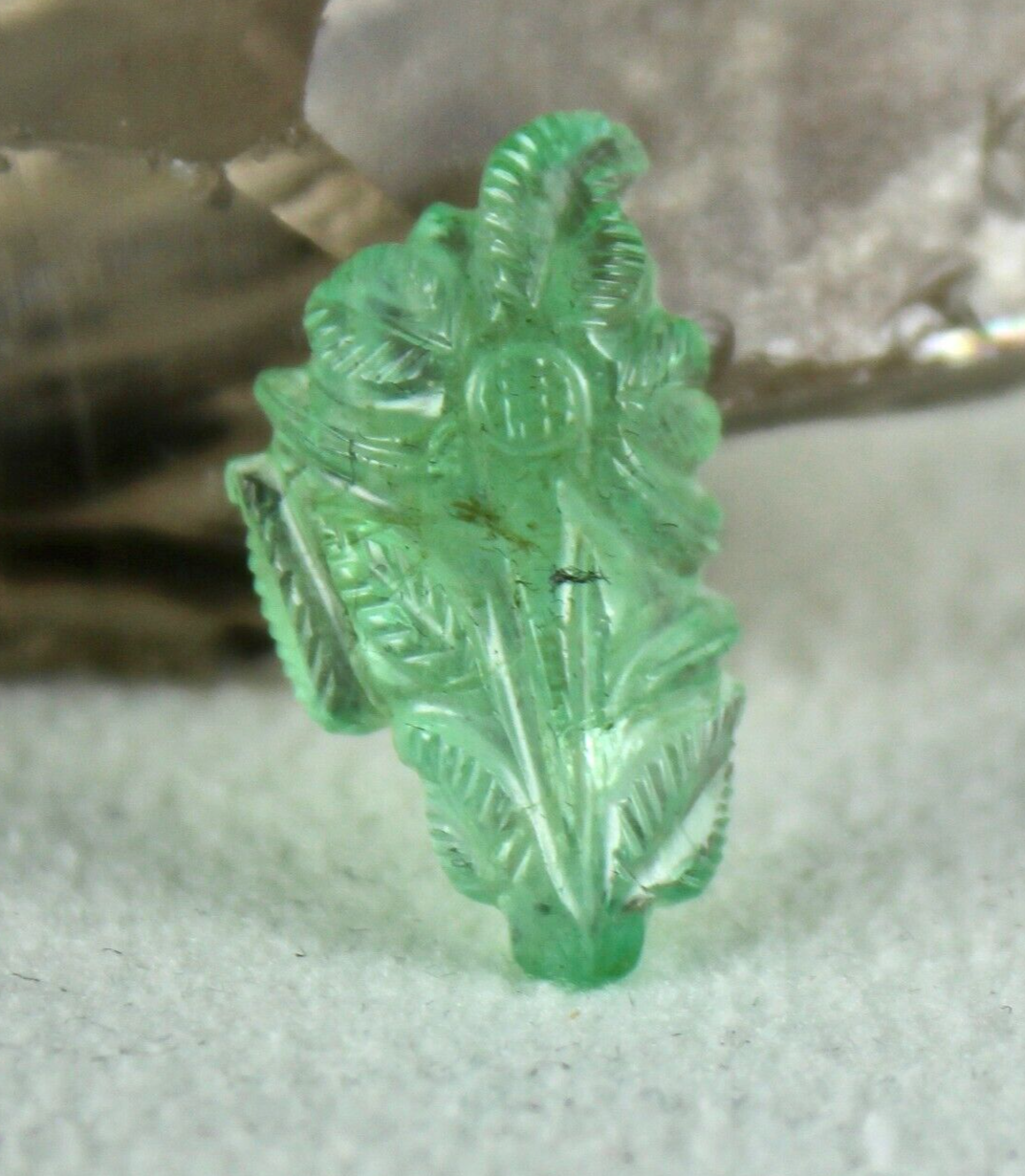 Natural Colombia Emerald Carved Leaf 9.72 Ct Loose Gemstone For Ring Pendant