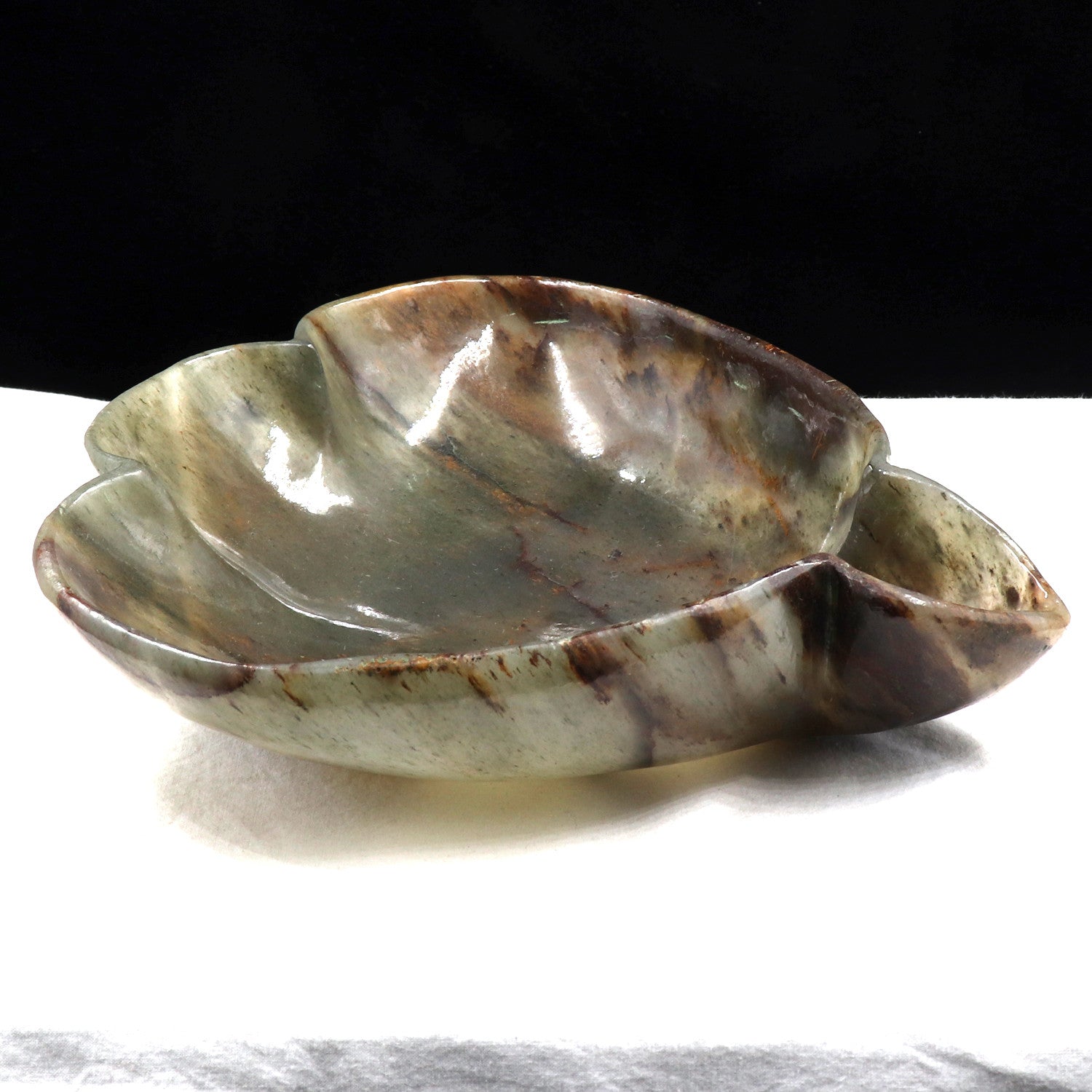 Certified Handmade Natural Green Agate Carved Leaf 2545 Ct Bowl Home Decor