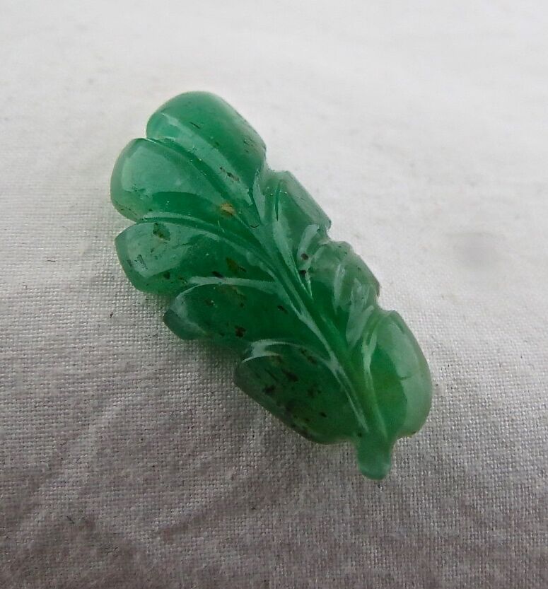 BIG NATURAL EMERALD CARVED LEAF 30MM 17 CARATS GEMSTONE FOR PENDANT