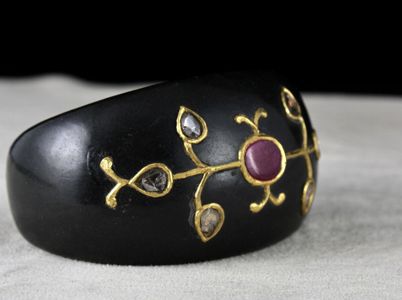 NATURAL BLACK JADE MUGHAL JADAU BRACELET BANGLE STUDDED IN RUBY DIAMOND 22K GOLD