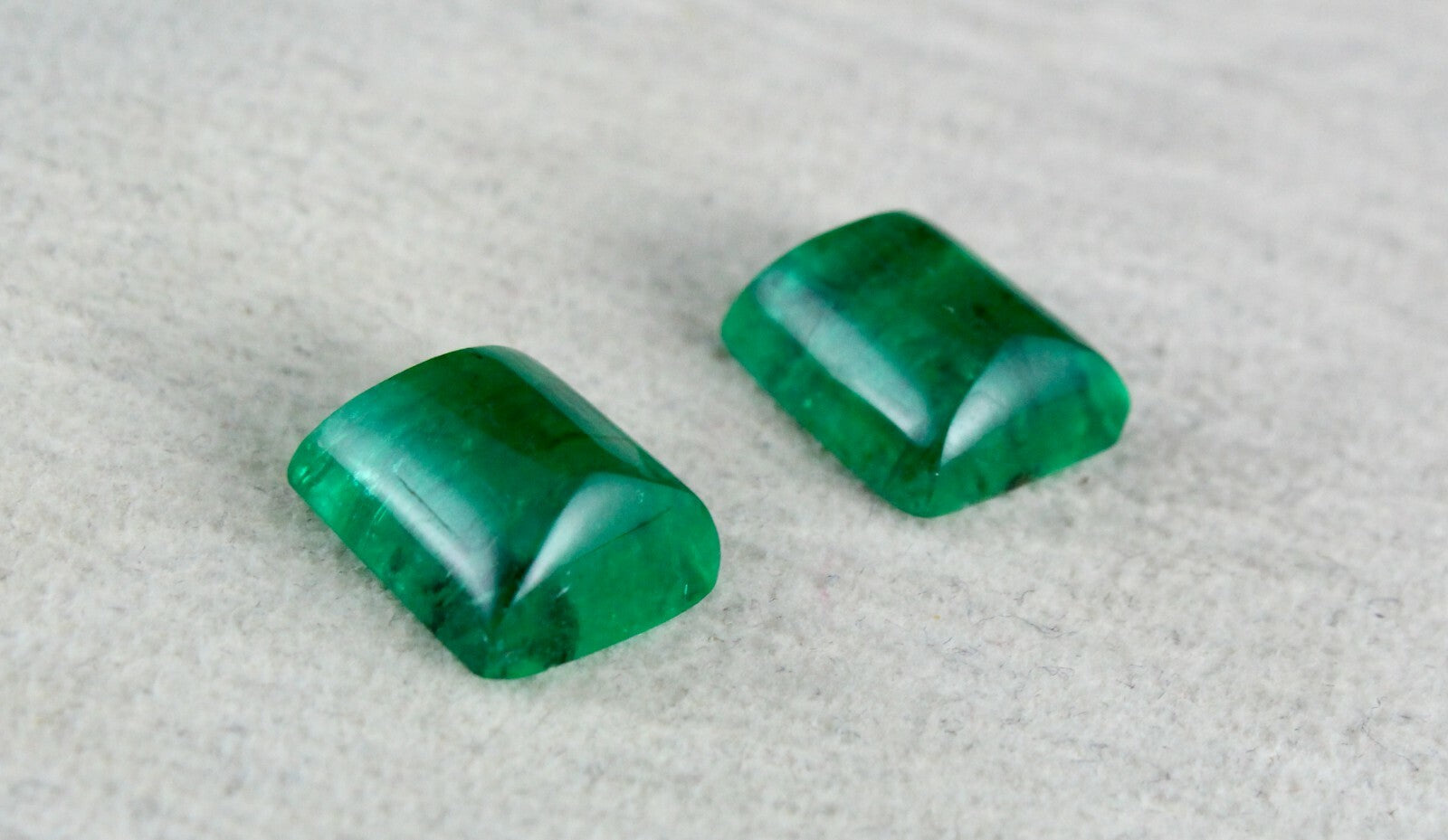 Certified Natural Emerald 15.43 Ct Sugar Loaf Green Gemstone Pair Earrings