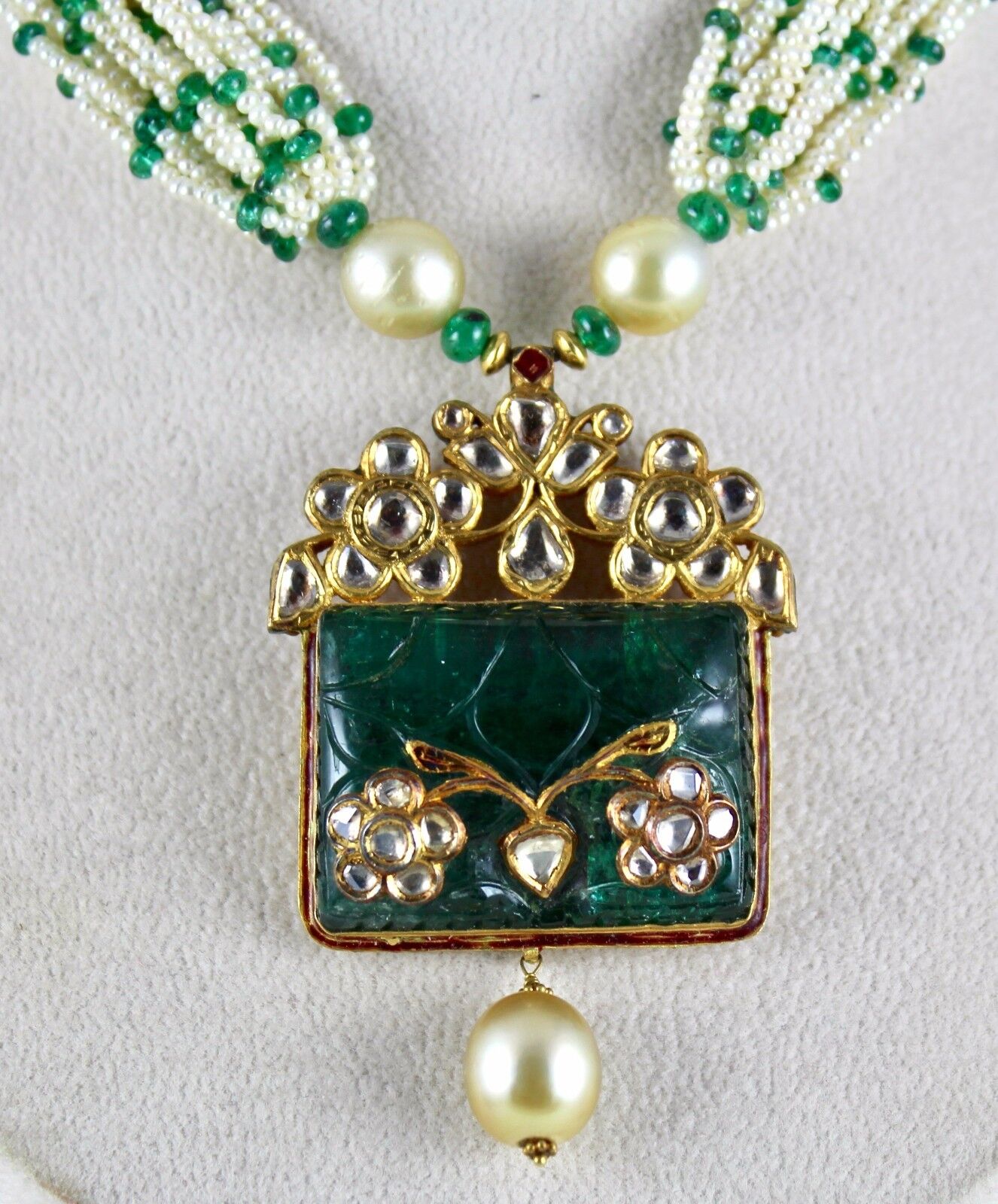 NATURAL EMERALD CARVED DIAMOND JADAU 18K GOLD PENDANT NECKLACE WITH PEARL