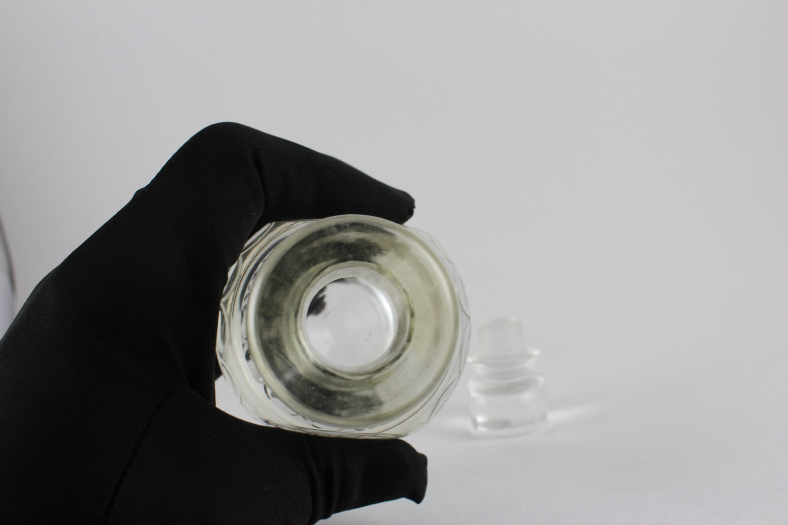 Certified Handmade 2070ct Natural Rock Crystal Quartz Perfume Bottle Home Decor