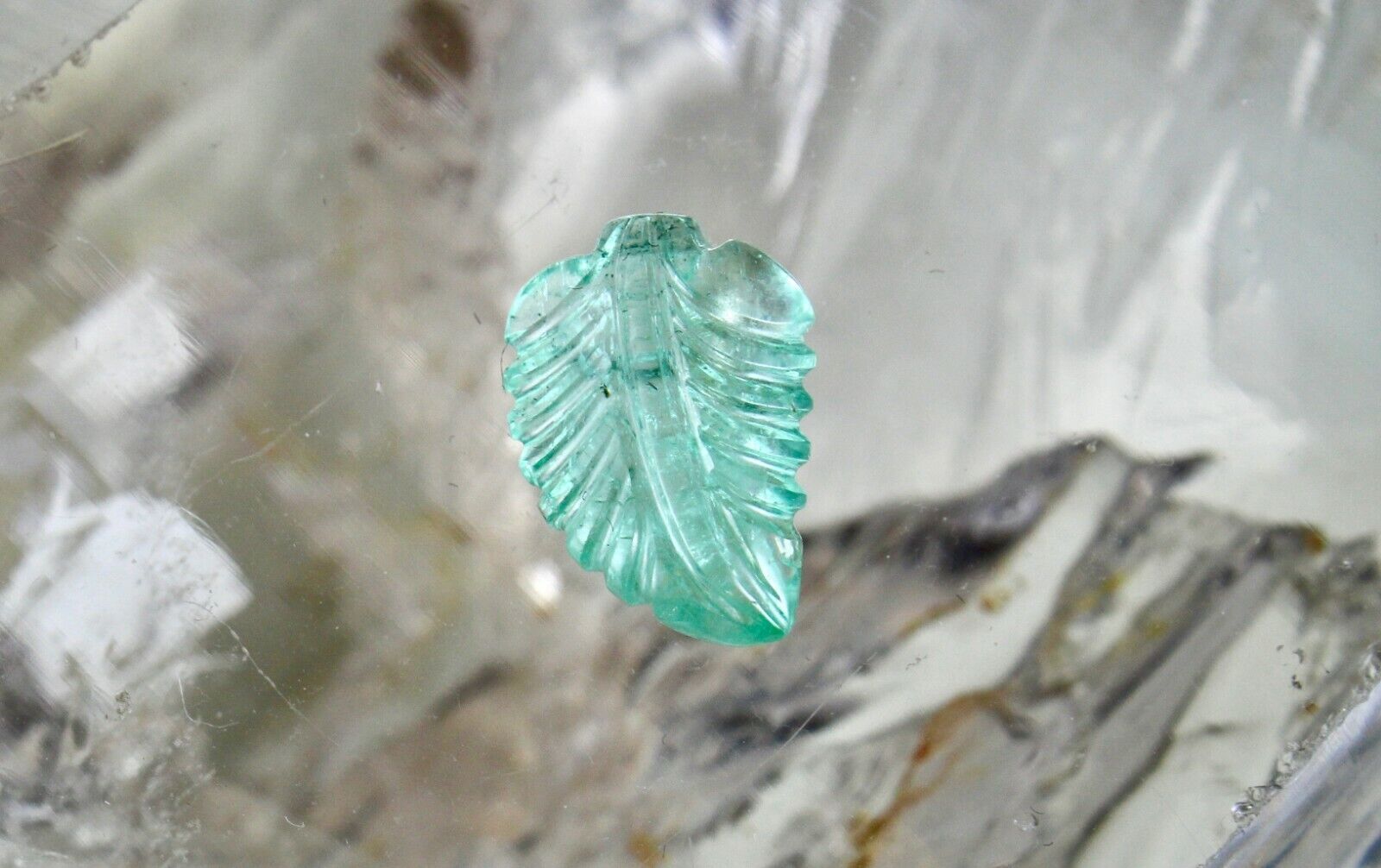 Natural Colombia Emerald Carved Leaf 6.10 Ct Gemstone For Ring Pendant