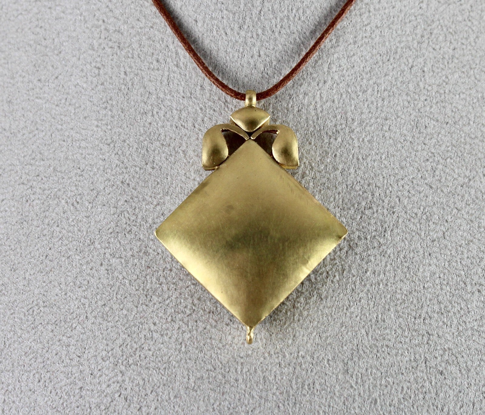 Certified Museum Old Jadau Natural Diamond 10ct 22k Gold Carved Pendant