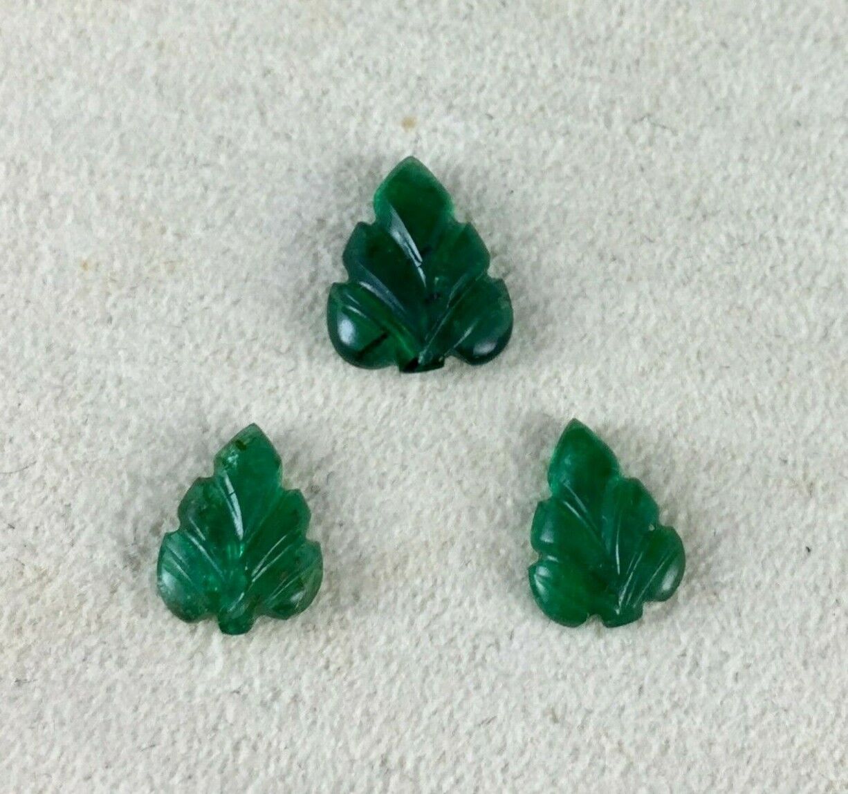 NATURAL EMERALD CARVED LEAF 3 PCS  4 CTS GEMSTONE PENDANT EARRING DESIGNING