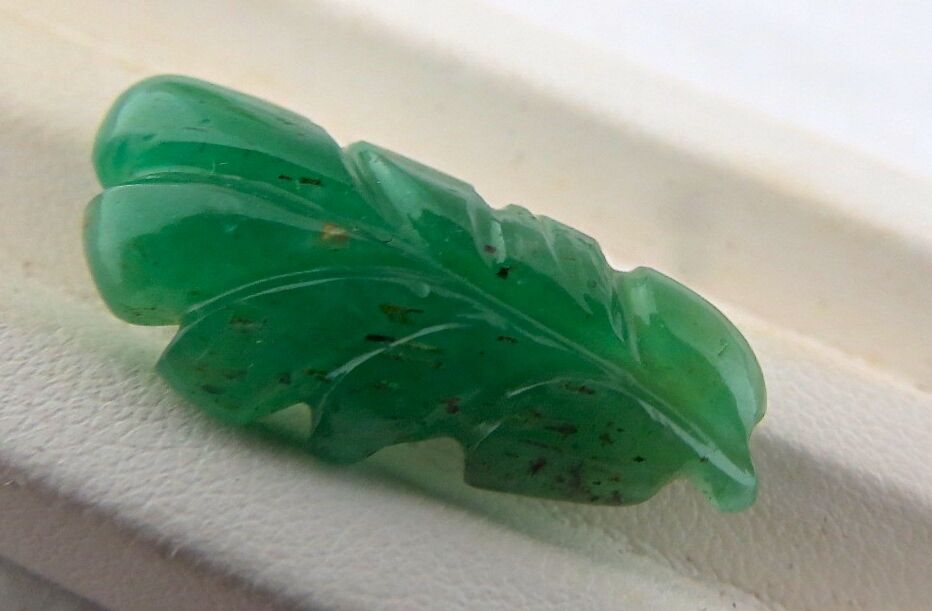 BIG NATURAL EMERALD CARVED LEAF 30MM 17 CARATS GEMSTONE FOR PENDANT