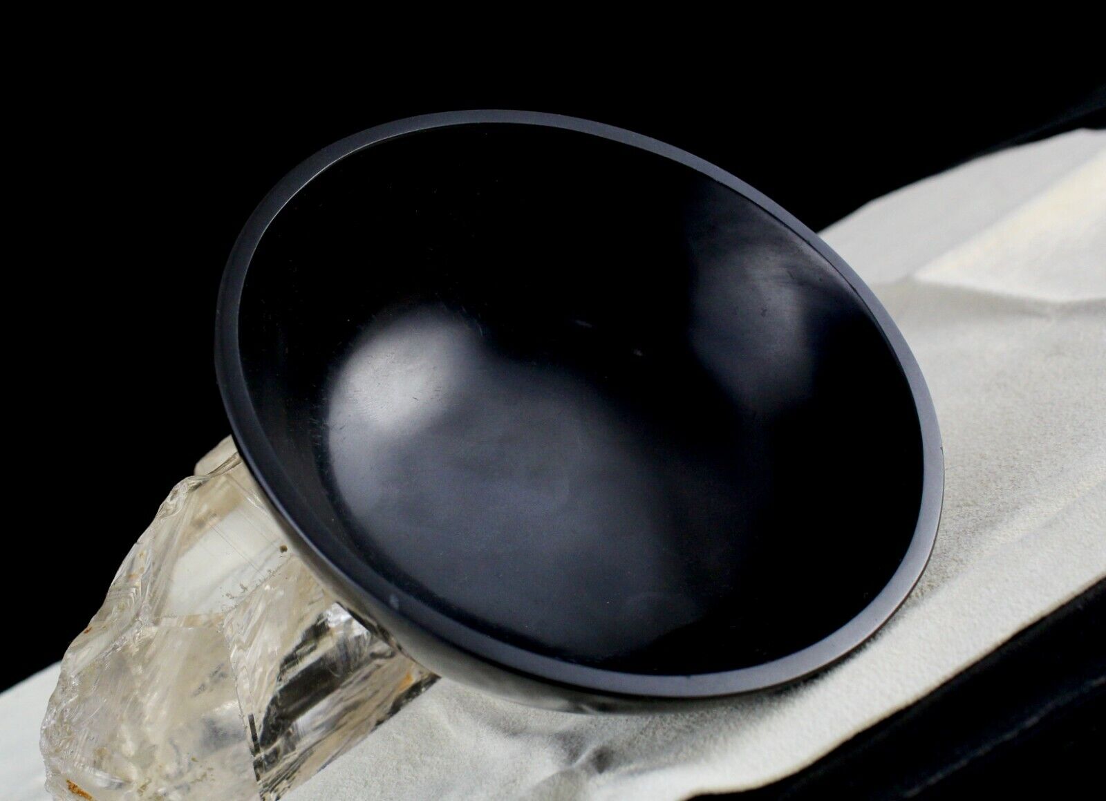 RARE 4" NATURAL BLACK JADE 930 CARATS GEMSTONE CARVED BOWL FOR HOME DECOR