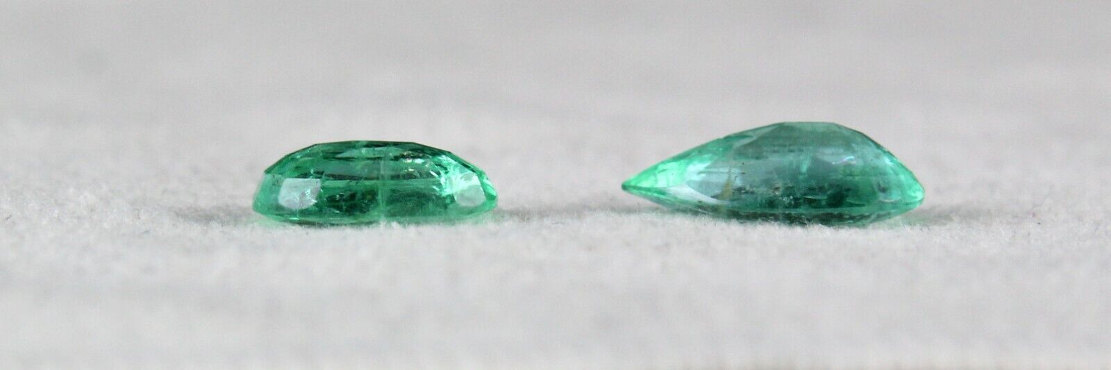 NATURAL COLOMBIAN EMERALD PEAR & OVAL CUT 2 PCS 3.76 CARATS GEMSTONE PENDANT