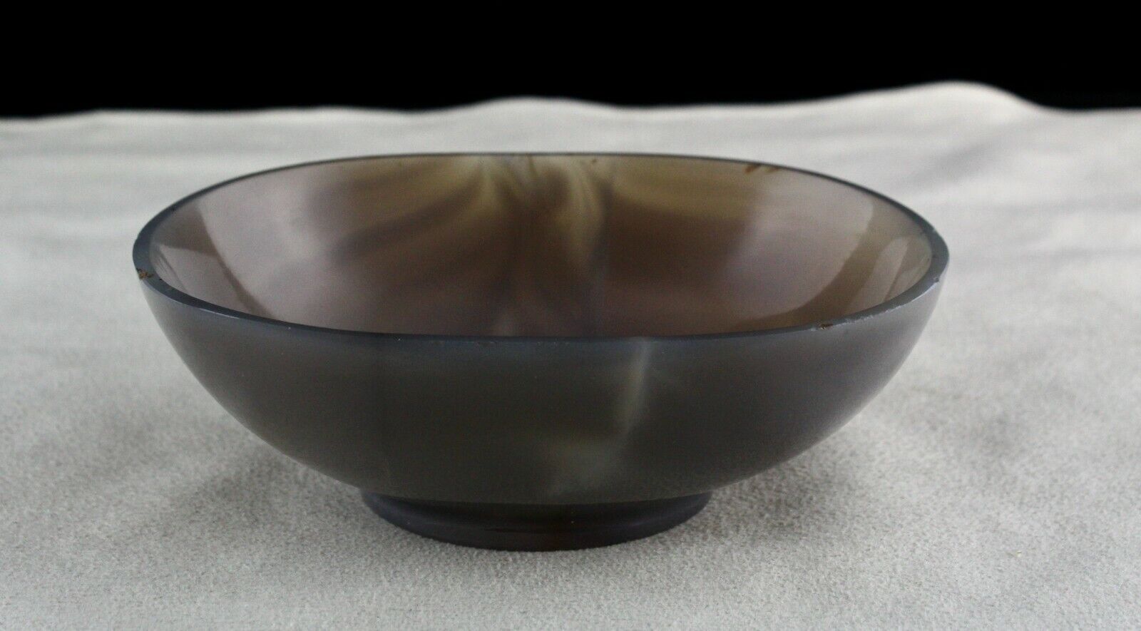 HAND CRAFTED NATURAL CHALCEDONY 900 CARATS CARVED DESIGNER BOWL FOR HOME DECOR