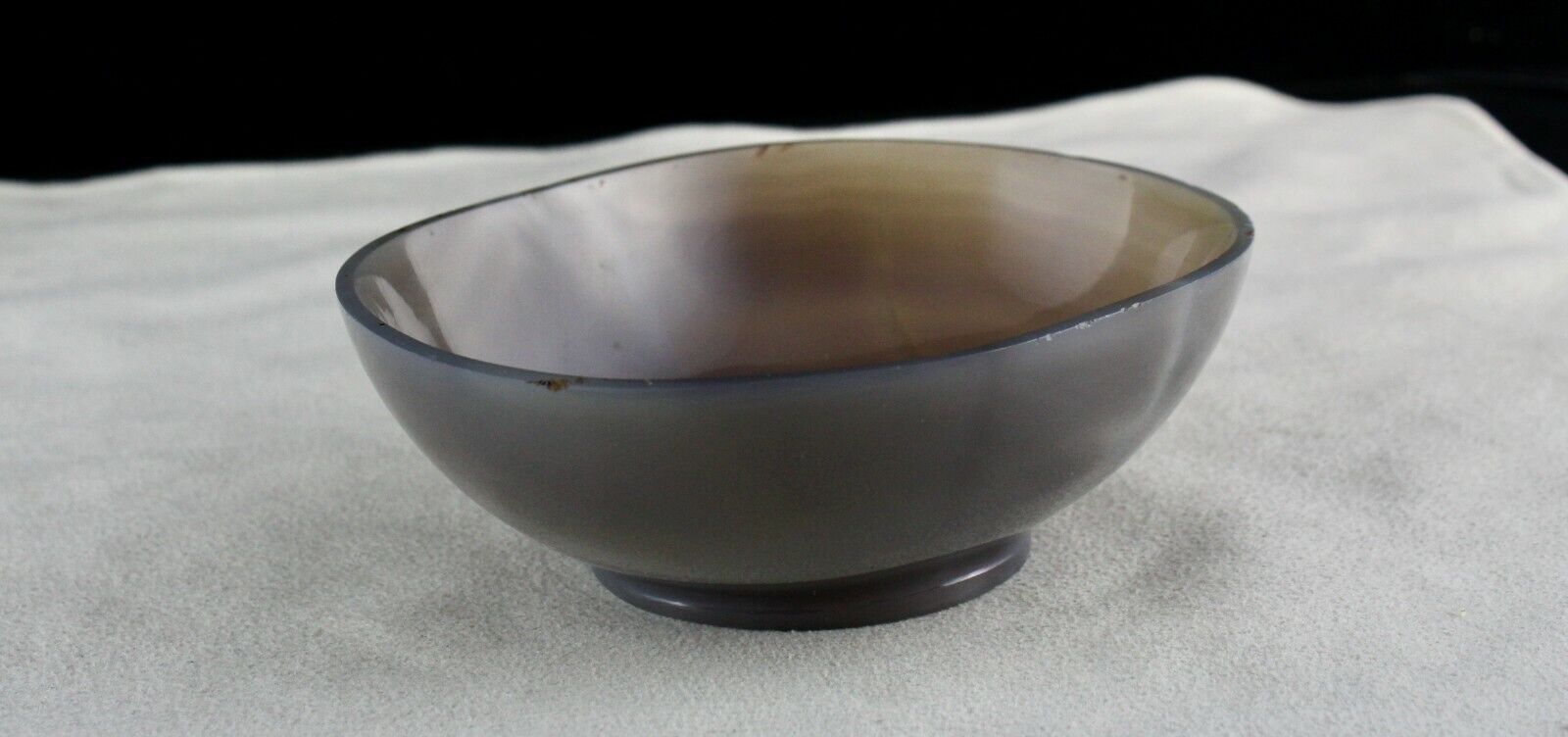 HAND CRAFTED NATURAL CHALCEDONY 900 CARATS CARVED DESIGNER BOWL FOR HOME DECOR