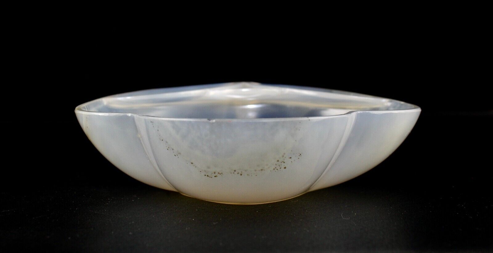 Hand Crafted Natural Chalcedony Carved Leaf 991 Carats gemstone Bowl Home Decor