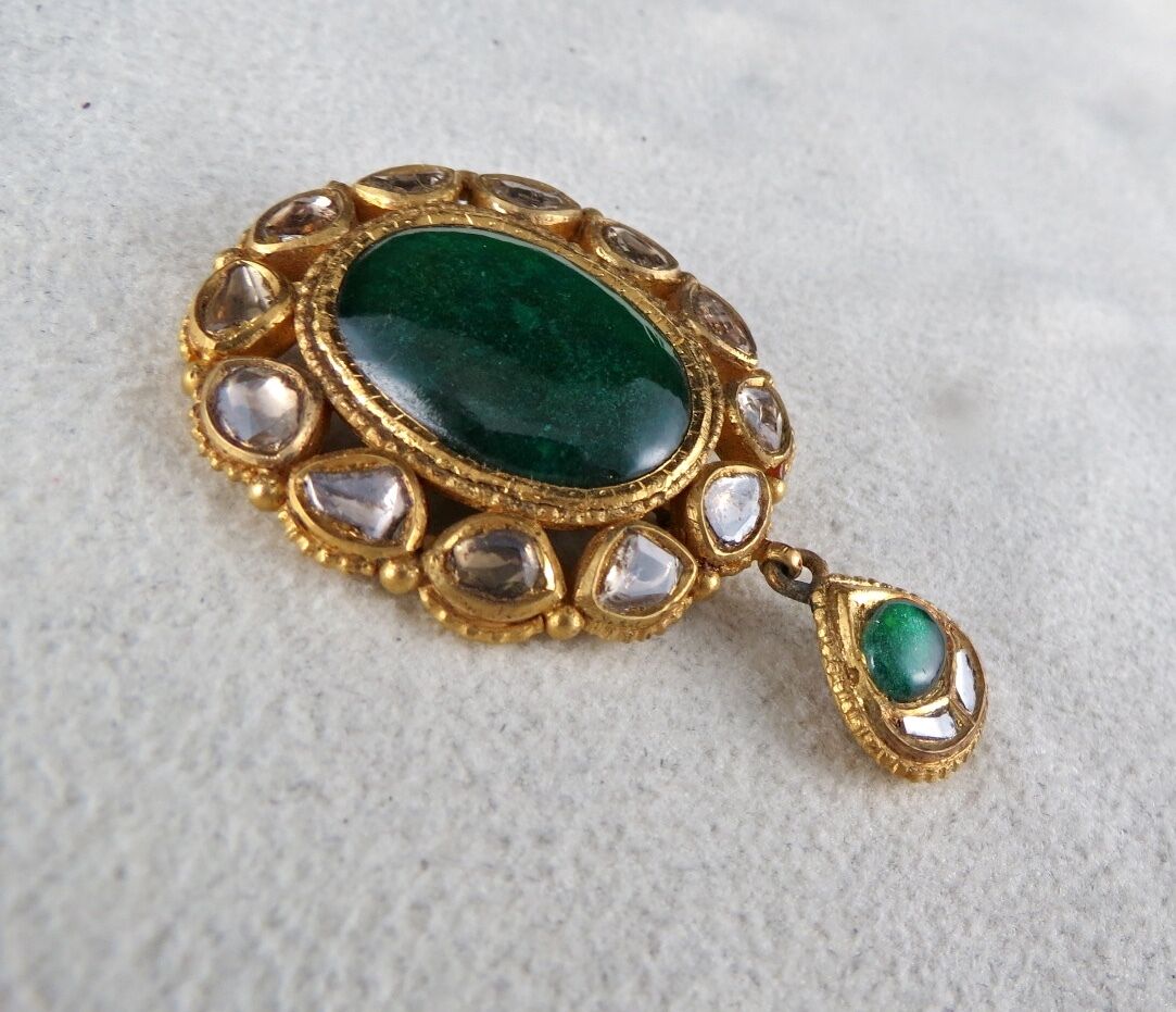 ANTIQUE GREEN JADAU NATURAL DIAMOND GEMSTONE STUDDED 22K GOLD PIN BROOCH PENDANT