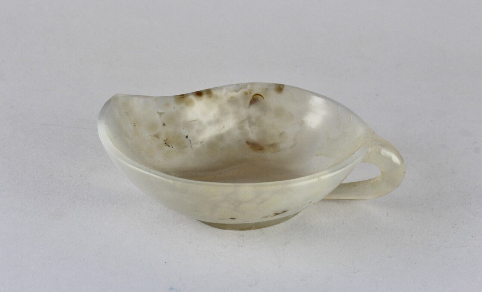 Hand Crafted Natural Chalcedony Carved Leaf 510 Carats gemstone Bowl Home Decor