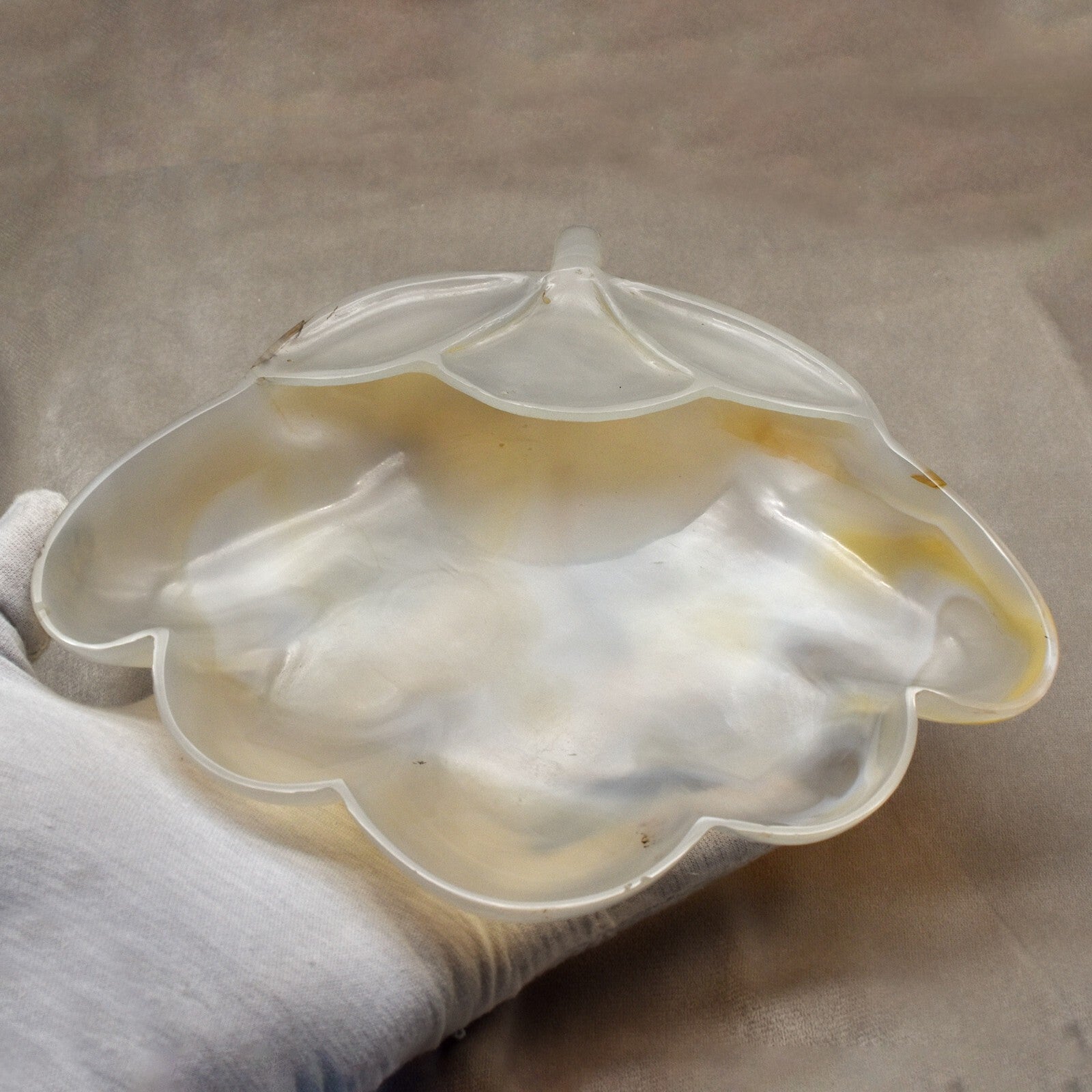 Certified Handcrafted Chalcedony 2928 Ct Agate Carv Leaf Gemstone Bowl Decor