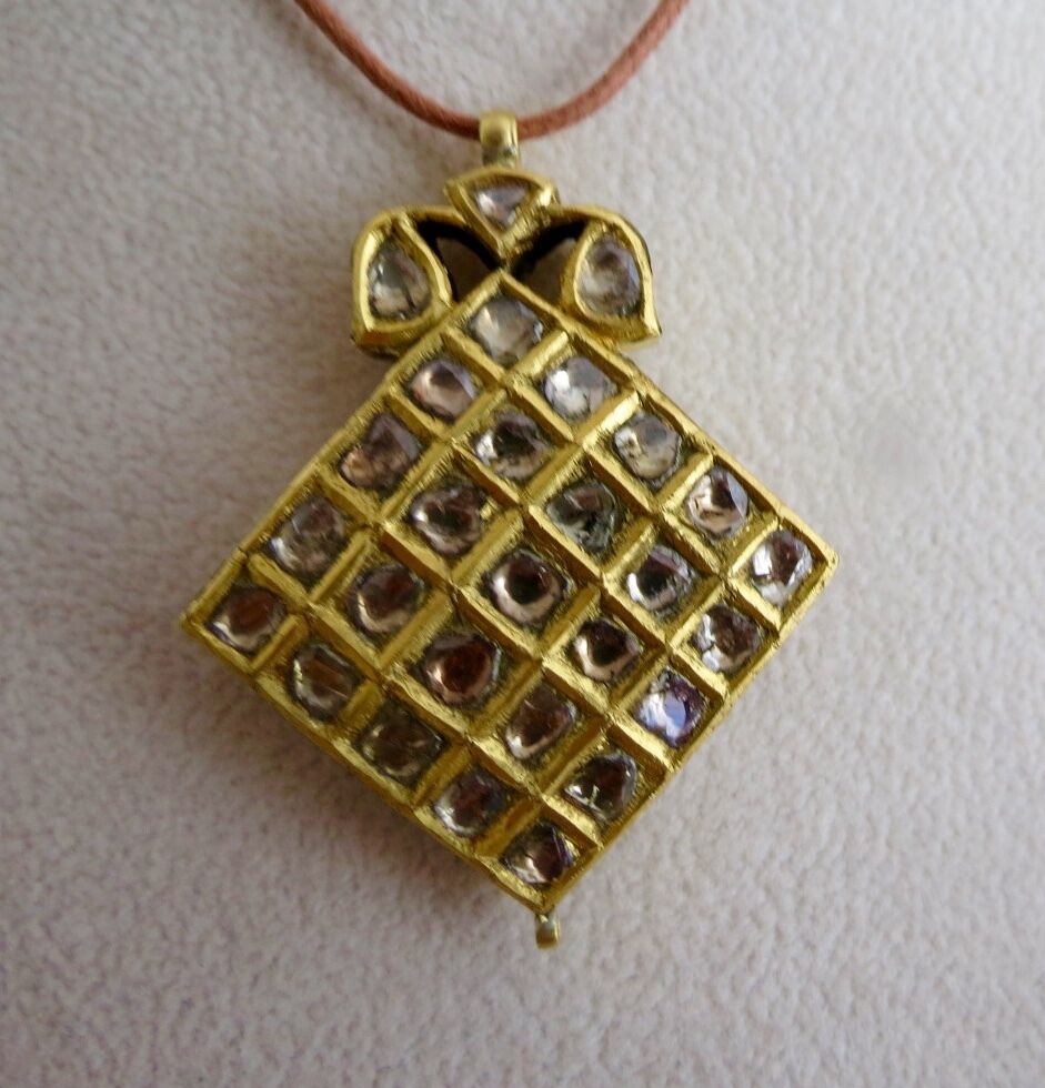 OLD MUESEM FINE JADAU NATURAL FLAT DIAMOND STUDDED 22K GOLD CARVED PENDANT